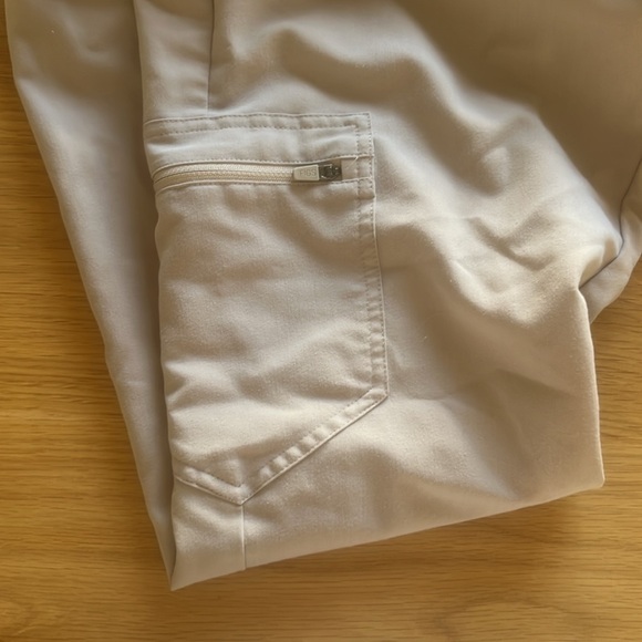 FIGS Limited Edition Scrubs - Picture 4 of 4